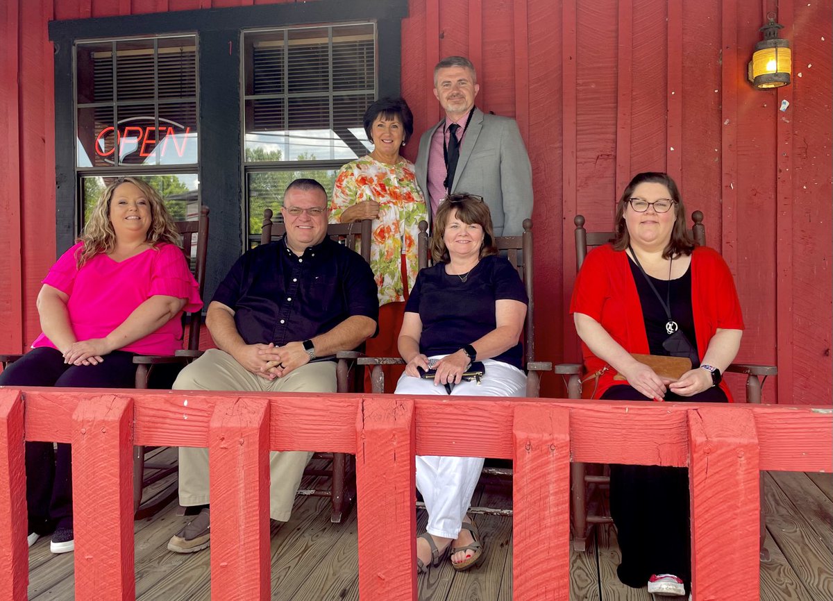 AnnaWShepherd's tweet photo. So thankful for the meeting time and lunch with our Kentucky Education Commissioner, ⁦@All_in_LC⁩. Yep, that’s just the kind of outstanding East KY gentleman he is! Great seeing and sharing ideas with you ⁦@lawrenceky_cao⁩ as well. ⁦@SchoolsFloyd⁩ is grateful! https://t.co/qrhwUJ8s0s