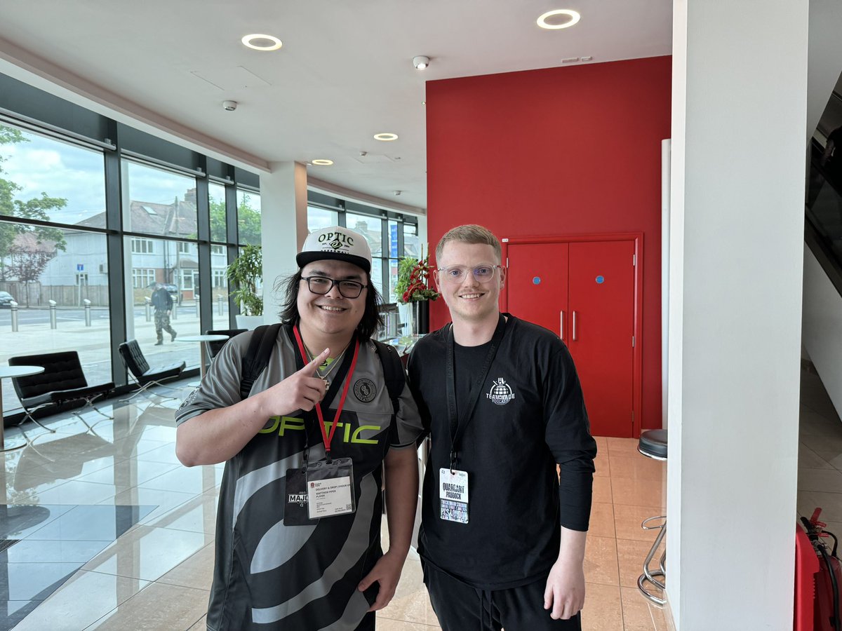 Forbsie98's tweet photo. Had a great time this weekend at HCS London! Great to meet people I have watched play the games I love at the highest level! @FormaL @Lucid_TW @aPureGangster Super sound people, thank you for taking the time to take a photo! https://t.co/sfqhTFEaXt