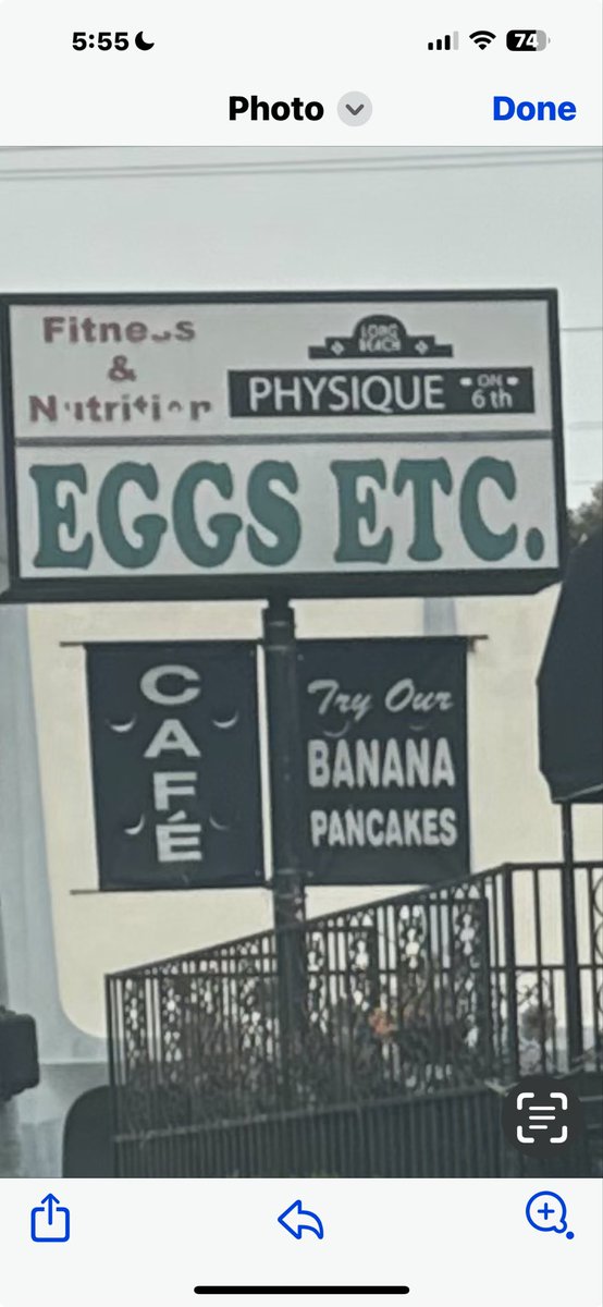 Battling signs in Long Beach, CA
Fitness v Banana Pancakes. Hmmm.