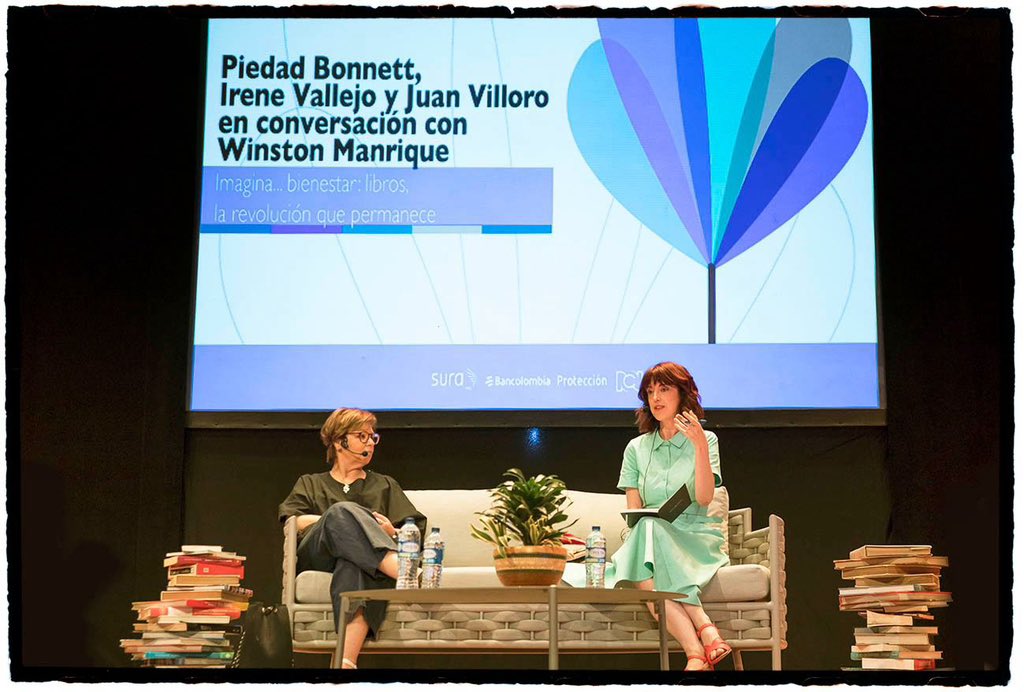 irenevalmore's tweet photo. Piedad Bonnett, Premio Reina Sofía de Poesía Iberoamericana.

ORACIÓN
Para mis días pido,
Señor de los naufragios,
no agua para la sed, sino la sed,
no sueños
sino ganas de soñar.
Para las noches,
toda la oscuridad que sea necesaria
para ahogar mi propia oscuridad. https://t.co/AZtOiiczRP