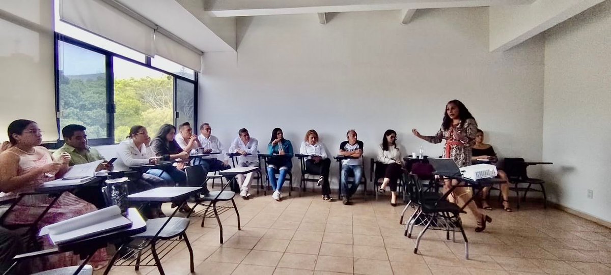 CCLGRO's tweet photo. Hoy por la mañana el personal de este Centro, recibieron capacitación en materia de Anticorrupción,  impartida por la Lic. Itzel Figueroa Salazar, Titular de @seseagro  lo anterior con la finalidad de dar cumplimiento al convenio celebrado entre ambos organismos!! 
#cclgro https://t.co/rceoEheq4l