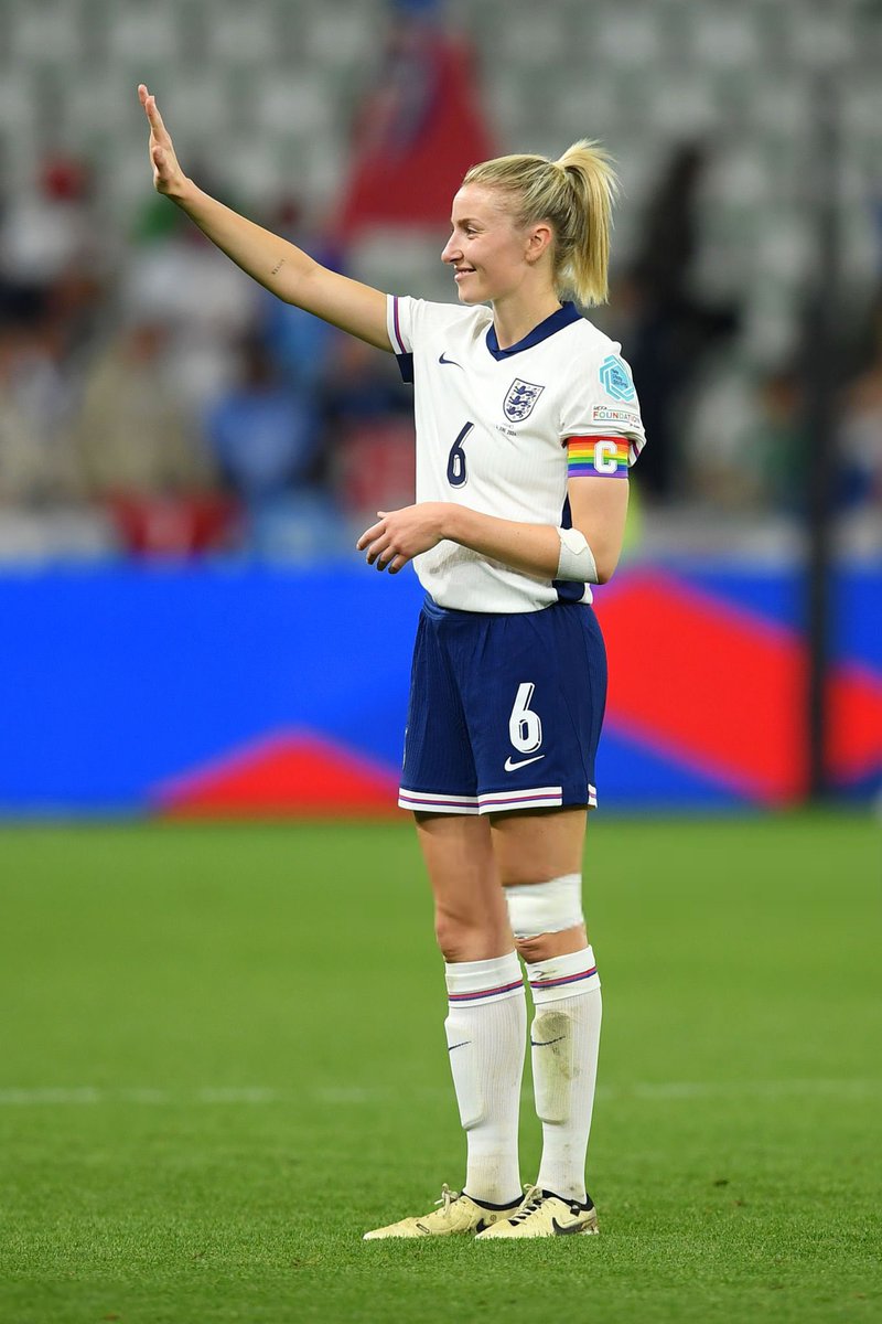 lw6source's tweet photo. 📸 | leah after france v england today https://t.co/qHTru3pUjt