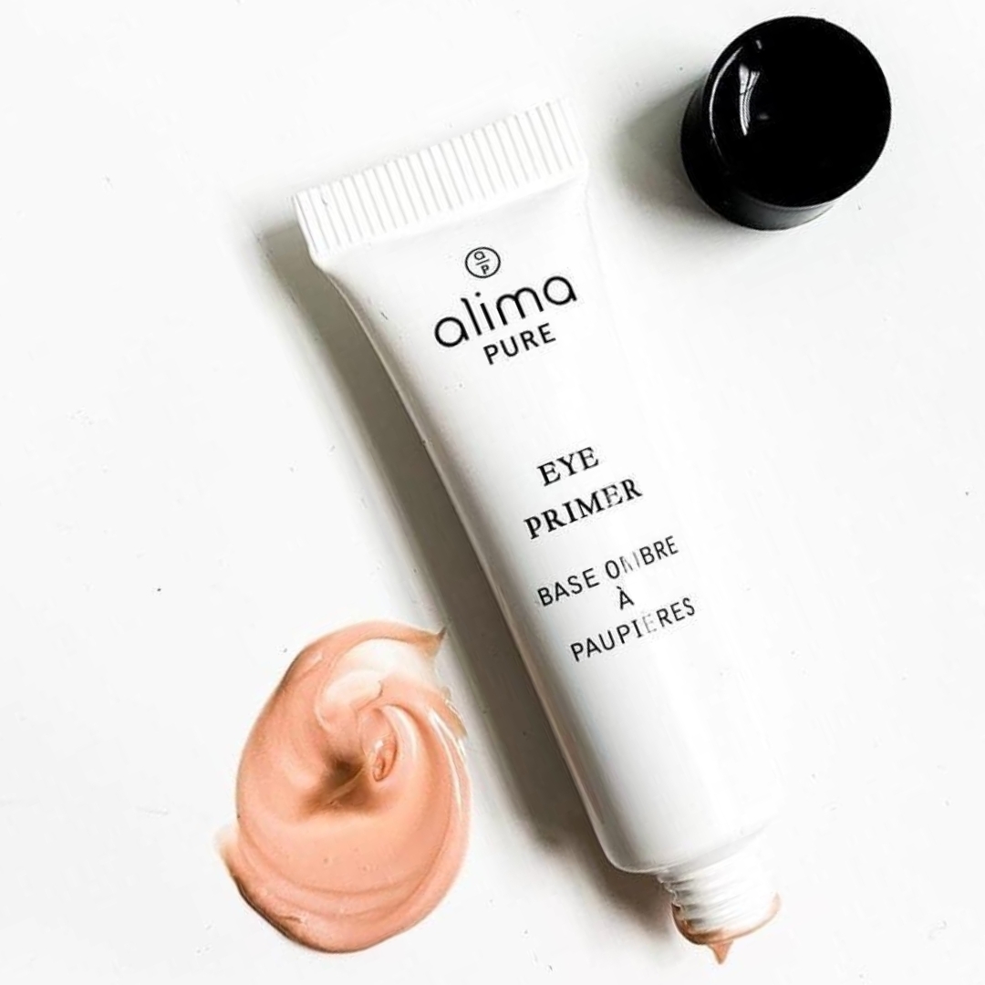 This small #product packs an enormous punch. Those of you who've used our #Eye Primer swear by it! Tell us why it's a staple 👇 📸

#makeup #beauty #alimapure
