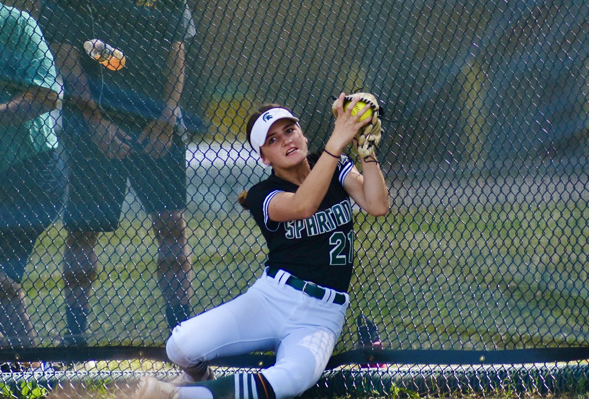 Trentonian Sports (@sportstrenton) on Twitter photo . <a href="/SteinertHSSB/">Steinert Softball</a> CF Gia DiMeglio reaches over the fence to bring back a would-be 2-run HR.
📸 <a href="/kj_franko/">Kyle Franko</a> . <a href="/SteinertHSSB/">Steinert Softball</a> CF Gia DiMeglio reaches over the fence to bring back a would-be 2-run HR.
📸 <a href="/kj_franko/">Kyle Franko</a>