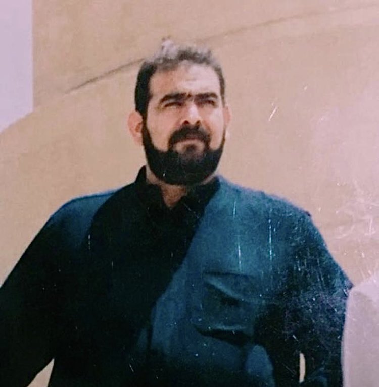 عندي جروح بس حسيت جرحك يختلف كله
صورك يدرن شكد صار عايش بيهن اتمله
من اسئلهن اشوفك وين يتناسدن شنكله
انعاك بنفس مخنوك من يتشاهد احسله
يالماخذ دمع مني اذا مو انته ماهله .