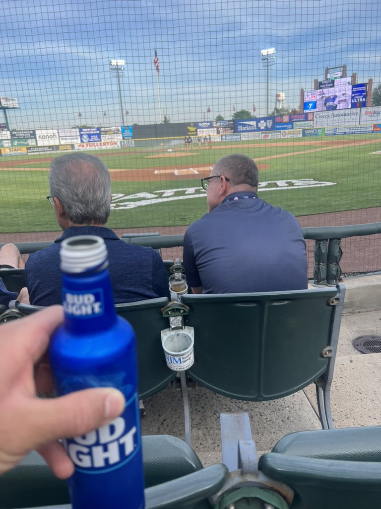 WokeNYJimmy's tweet photo. Happy Tuesday, libs. And yeah. Bud light is back #WeDidNothingWrong https://t.co/qlHxpTTAA0