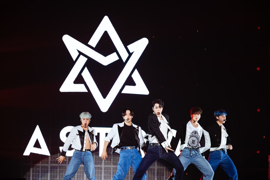 __A_stro__'s tweet photo. 2022.06.05

2年前の今日、MTV LIVE MATCHに出演したASTRO

［セトリ］
ONE
Again
Stardust
Like stars
Candy Sugar Pop
After Midnight

3日・4日のイルコン、5日の合同ライブ
3日間沢山の幸せをありがとう😭💜

映像をアップしてくださっています🙏🏻🍀
🔗https://t.co/FzUO2dEm2X

#ASTRO #아스트로 https://t.co/zPOTJ4yxVP