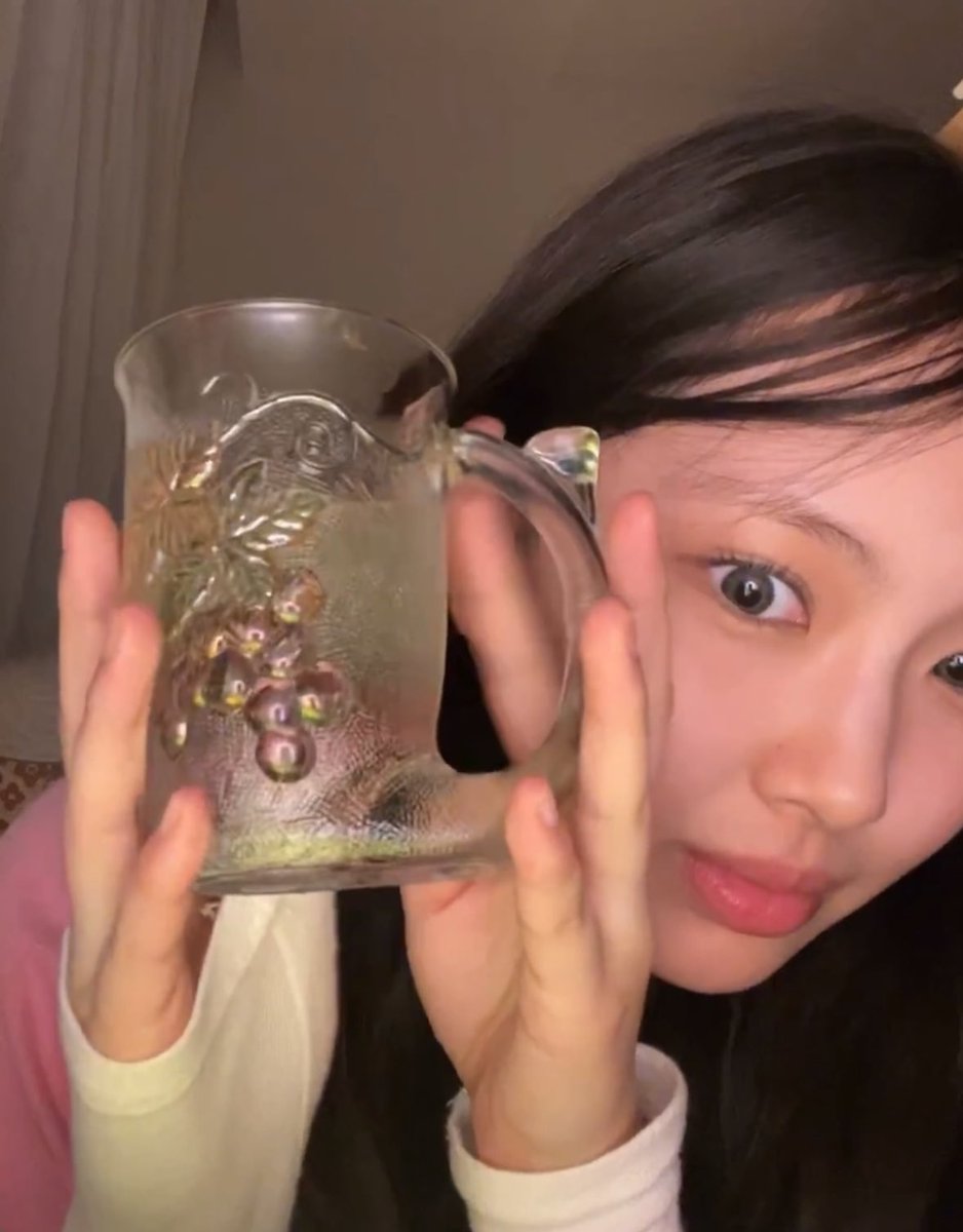 Sweet girl with coquettishness; Lee Hyein.