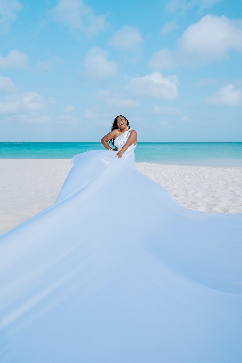 ChristinaMial's tweet photo. Flying Dress Aruba 🔥🔥🔥🔥🔥 https://t.co/eHhe95FjqO