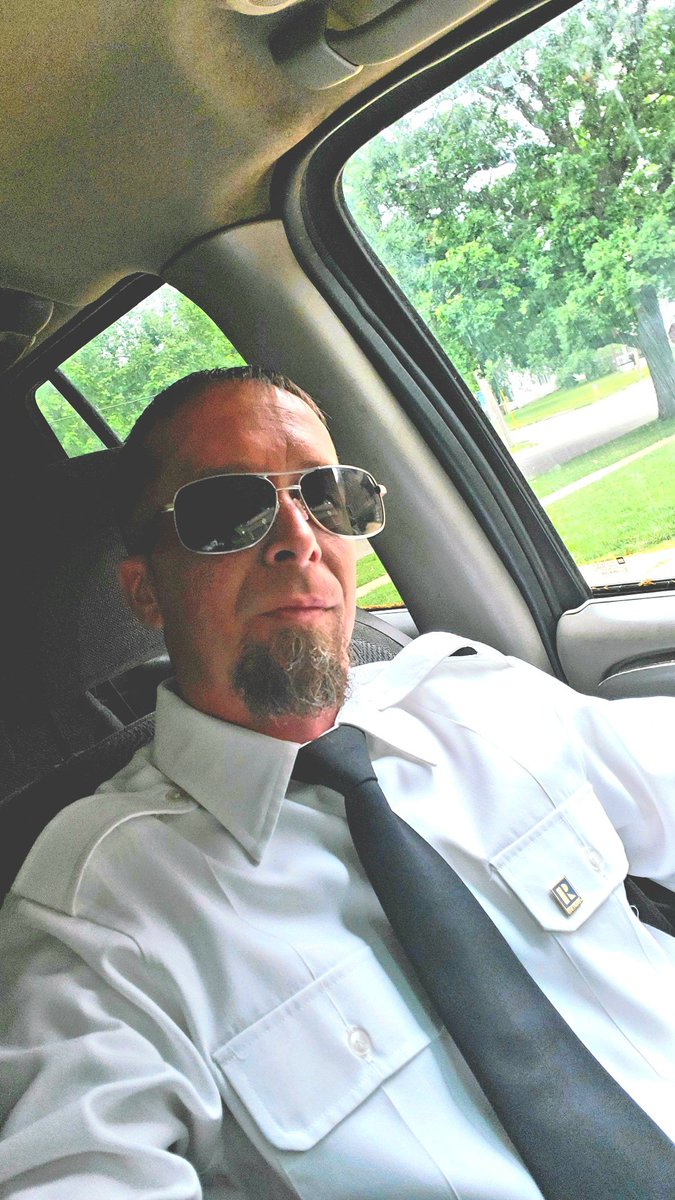 chasingt9day84's tweet photo. Just another day in the life of a realtor. #thatboyfine #flyashell #aviatorshades .... get at me it's been awhile since I've posted https://t.co/jrVpKgkXWv