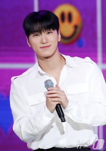 allforsan710's tweet photo. San happy moments on #Work1stWin were captured in HD. 🥹❤️
"ATEEZ SAN Happy with The Show Choice"
📎 https://t.co/aNzTUESqTO
"ATEEZ SAN smiling after winning first place on The Show"
📎 https://t.co/Y0OAoLO22K
Please like the articles with 3rd emoji
#SAN #CHOISAN #산 #에이티즈 https://t.co/ECxOJHRTAl