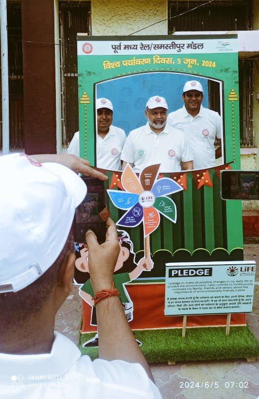 spjdivn's tweet photo. आज 05.06.2024 को #विश्वपर्यावरणदिवस के अवसर मंडल रेल प्रबंधक श्री विनय श्रीवास्तव के अध्यक्षता में अन्य अधिकारी एवम् कर्मचारियों के साथ पर्यावरण को स्वच्छ एवम् सुरक्षित रखें जाने हेतु सपथ लिए साथ ही पौधे लगाकर इस क्रम को जारी रखा गया।
#पर्यावरण है हम सबकी जान, इसलिए रखो इसका ध्यान।
#WorldEnvionmentDay