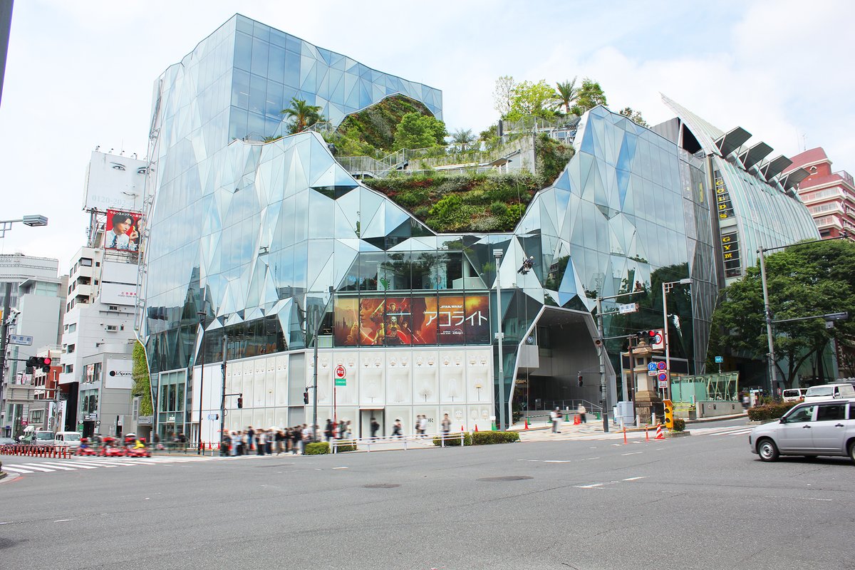 sogohodopopeye's tweet image. #ハラカド ＆ #オモカド を『スター・ウォーズ：#アコライト』が広告ジャック⚡️
画像③はオモカドエントランス。様々なクリエイティブが楽しめるスポットですが、面ではなく線をライトセーバーのように装飾するアイデアは見事👏
東京メトロ秋葉原駅サイネージ（④）でも放映👀
x.com/starwarsjapan/…