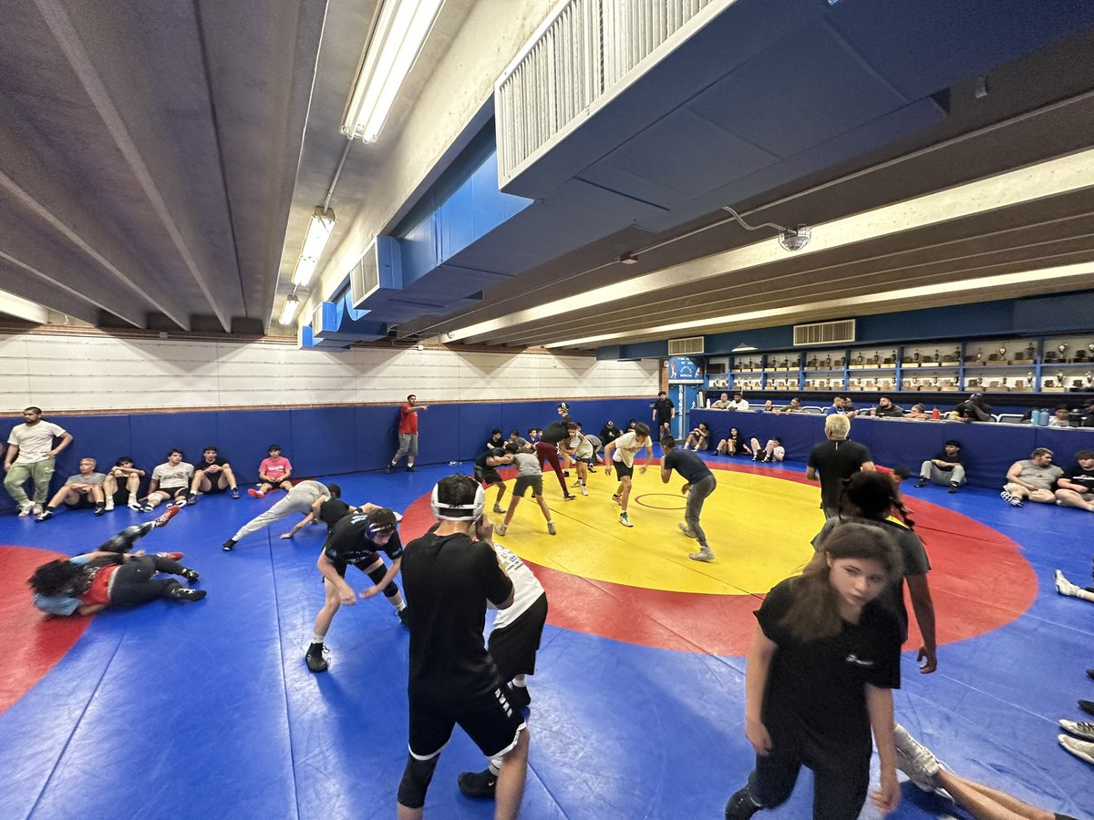 GCHSWrestling's tweet photo. Wall to wall with 89 HAMMERS all getting after it. Grateful for the opportunity to elevate our game!! https://t.co/r2bOK7eqUD