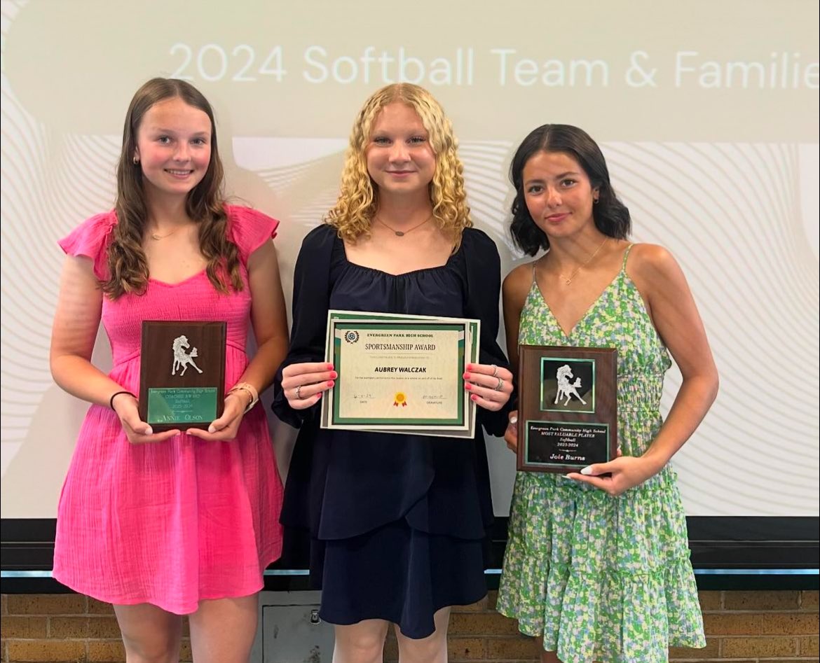 epchssb's tweet photo. Celebrated the 2024 Softball Program today! Thank you to players &amp; families for a memorable season 💚🥎🐎

Special shoutout to our Varsity award winners: 
Annie Olson - Coaches Award 
Aubrey Walczak - Sportsmanship Award 
Joie Burns - Most Valuable Player 

Congrats to all! 💚 https://t.co/GnlnwfBa4v