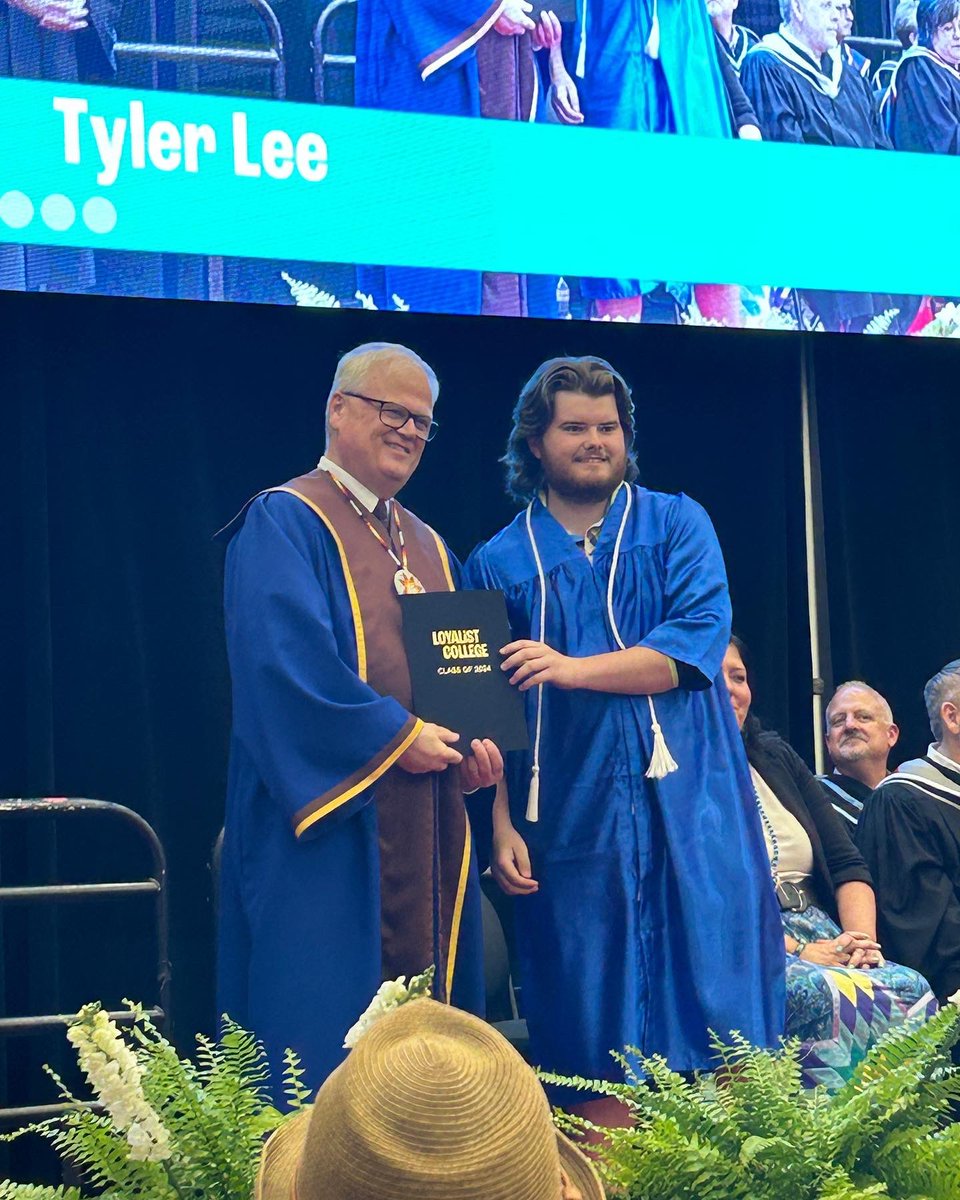 Chris Lee tweet media