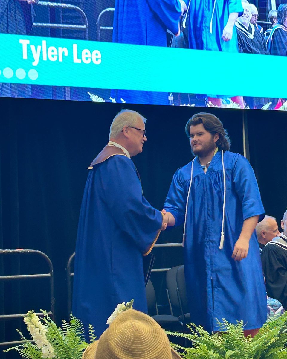 Chris Lee tweet media