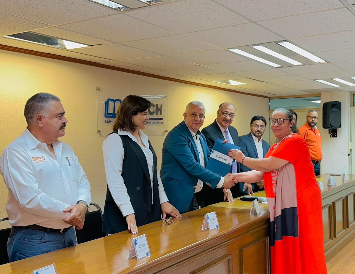 ZendejasSNTE8's tweet photo. A través del trabajo coordinado entre la Sección 8 del #SNTE y el Gobierno del Estado de Chihuahua a través de la SEyD, brindamos respeto y vigencia a las prestaciones de nuestras compañeras y compañeros Pensionados y Jubilados. 

#Sección8
#TanGrandesComoChihuahua https://t.co/rXpATSgq03