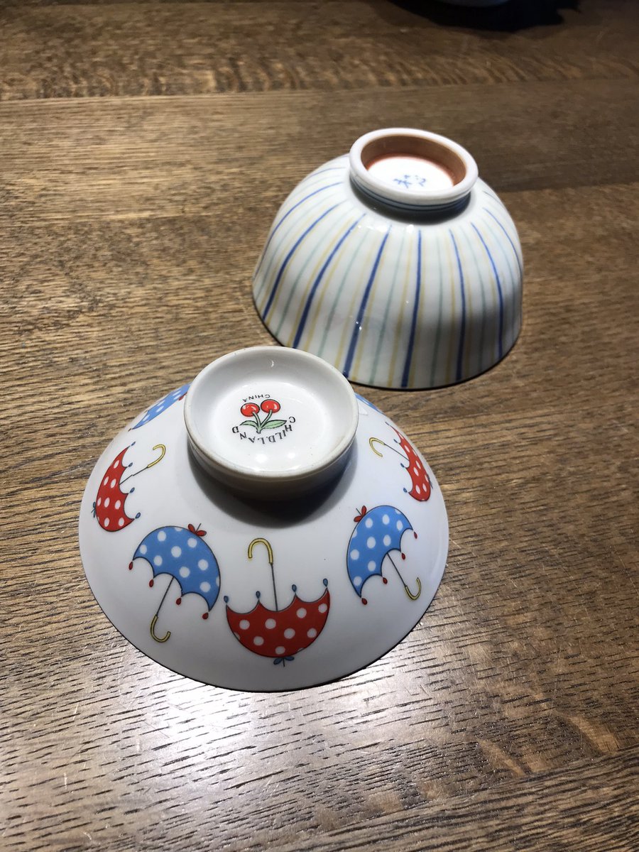 EBISUYA100's tweet photo. #Ebisuya
#potteryshop
Rice bowl with a pop pattern of red and blue umbrellas
The amount of rice that fits in the bowl is just a little.
For those who are trying to lose weight, a little bit of rice in a big bowl is a pity! https://t.co/U0ddZDwNYL