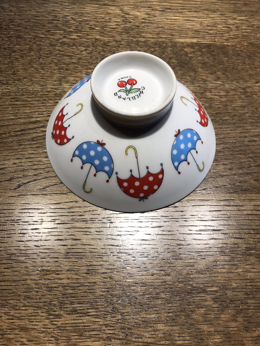 EBISUYA100's tweet photo. #Ebisuya
#potteryshop
Rice bowl with a pop pattern of red and blue umbrellas
The amount of rice that fits in the bowl is just a little.
For those who are trying to lose weight, a little bit of rice in a big bowl is a pity! https://t.co/U0ddZDwNYL