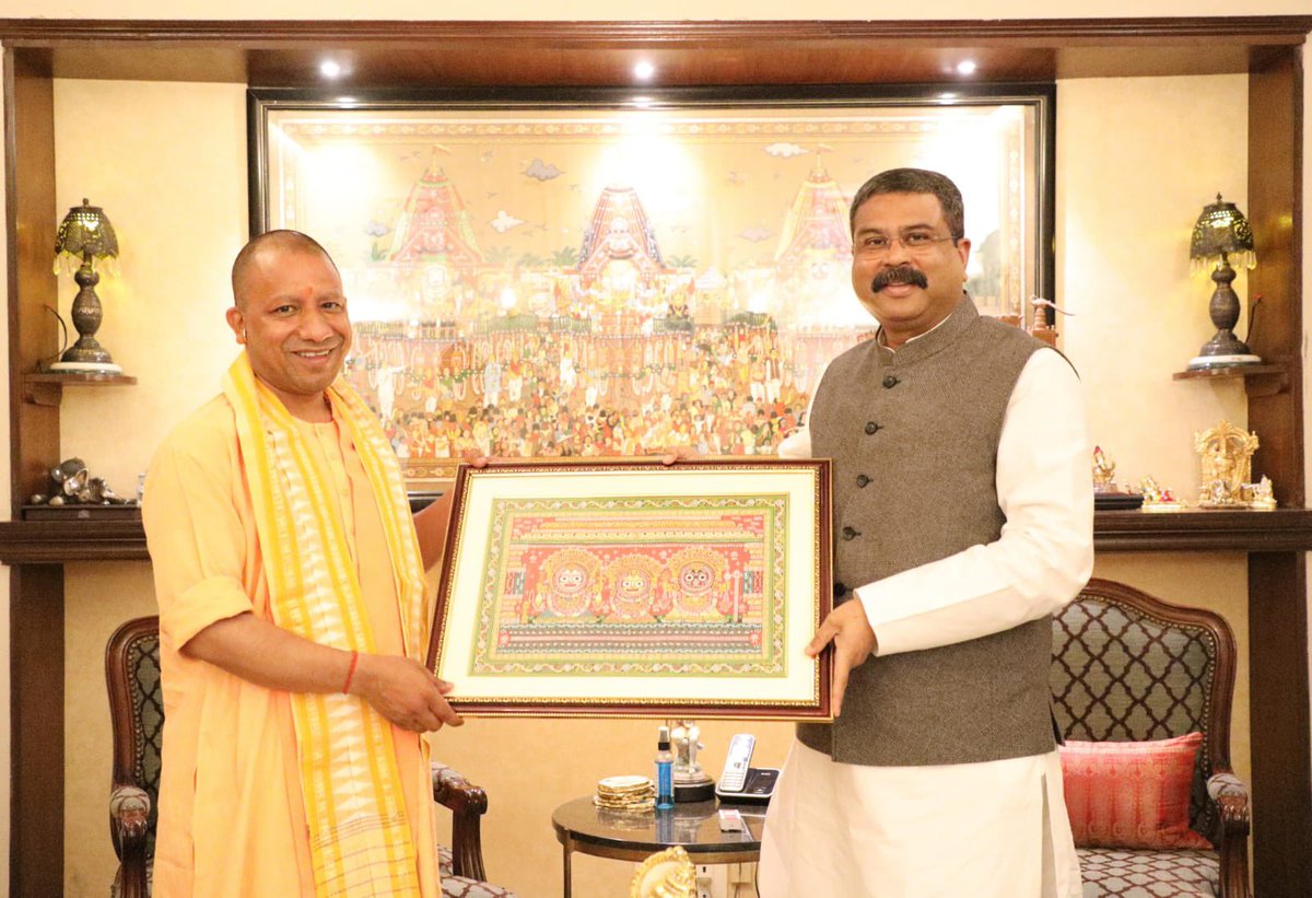 dpradhanbjp's tweet photo. उत्तर प्रदेश के मुख्यमंत्री और जनप्रिय नेता माननीय श्री @myogiadityanath जी को जन्मदिन की हार्दिक शुभकामनाएं। आप के नेतृत्व में उत्तर प्रदेश प्रधानमंत्री मोदी जी के 'विरासत और विकास' के विजन को साकार करने के साथ सुशासन के नए आयाम स्थापित कर रहा है।महाप्रभु जगन्नाथ से आपके उत्तम स्वास्थ्य और दीर्घायु की कामना करता हूँ।