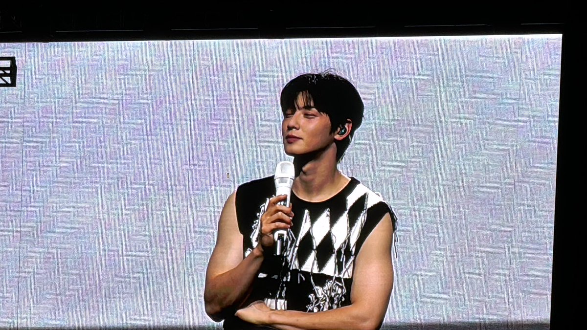Arigall_'s tweet photo. ES JODIDAMENTE IRREAAAAAL !!! #chaeunwoo #nunu #arenacdmx #aroha 🔯🔯 https://t.co/V0LPTjEFI8
