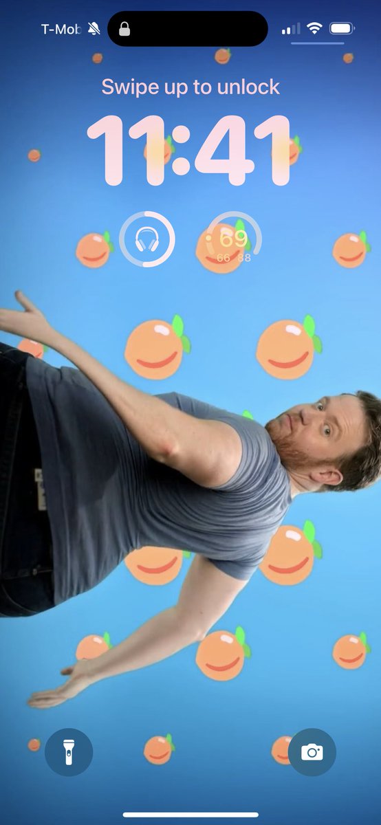 KatiBeast's tweet photo. @muracommie The real gift here is that by rotating that big ass 90 degrees… it makes a perfect new home screen. https://t.co/q0zhC4VmQH