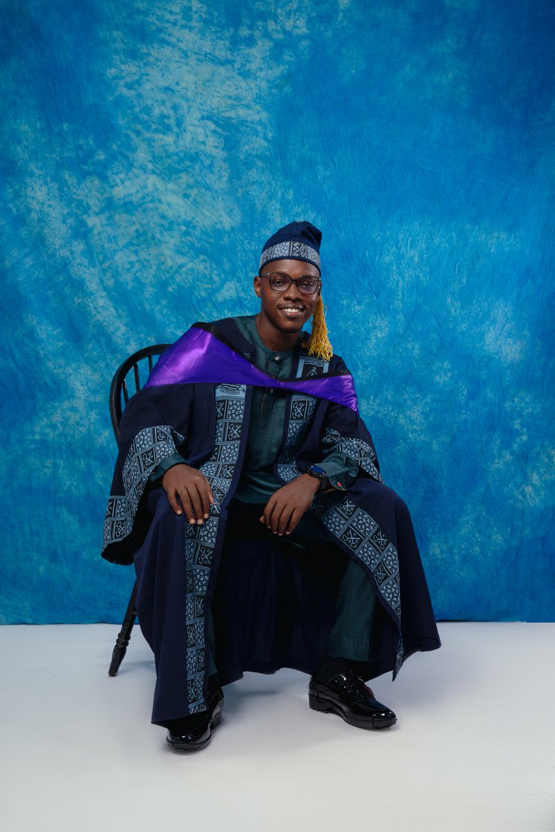 ATemiye's tweet image. Ladies and gentlemen, panel of judges, accurate time keepers, and my fellow connections. I humbly present to you the latest graduate of Computer science from @LASUOfficial , with a CGPA of 4.33 🎉🎉🎓🎓🤸🕺🎈 🎉 💃💃
cc @AkinmolayanV
#LASU27thConvocation #graduation