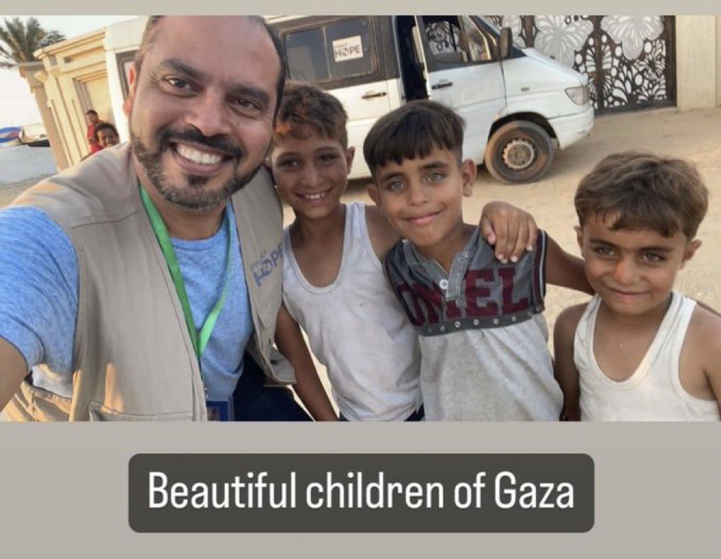 د. خالد الشموسي 🇴🇲 اللهم انصر غزة🇵🇸 (@dalshmwsy) on Twitter photo لمن لا يعلم مقدار التضحية والبذل والإيثار والتأثير الذي يقوم به الأستاذ الدكتور العماني هاني القاضي <a href="/HaniQadhi/">Hani Al-Qadhi</a> وهو يدخل إلى غزة:
•ذهب قبيل العيد وفي عز الصيف.
•يجلس لمدة شهر، وهو ضعف ما تقضيه الوفود السابقة.
•القطاع محاصر ومدمر ومقومات الحياة فيه معدومة.
•الاستهدافات لمن لا يعلم مقدار التضحية والبذل والإيثار والتأثير الذي يقوم به الأستاذ الدكتور العماني هاني القاضي <a href="/HaniQadhi/">Hani Al-Qadhi</a> وهو يدخل إلى غزة:
•ذهب قبيل العيد وفي عز الصيف.
•يجلس لمدة شهر، وهو ضعف ما تقضيه الوفود السابقة.
•القطاع محاصر ومدمر ومقومات الحياة فيه معدومة.
•الاستهدافات