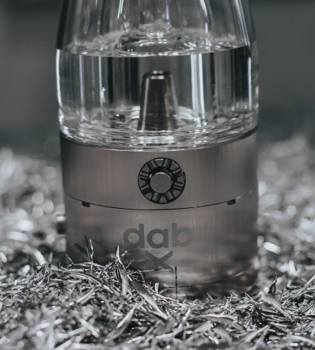 DabXUSA's tweet photo. dabX go shreds the competition with perfectly heated dabs at the push of a single button. #dabX #erigs #smartrigs #tasteyourterps #GOanywhere https://t.co/4EiocXdcMt