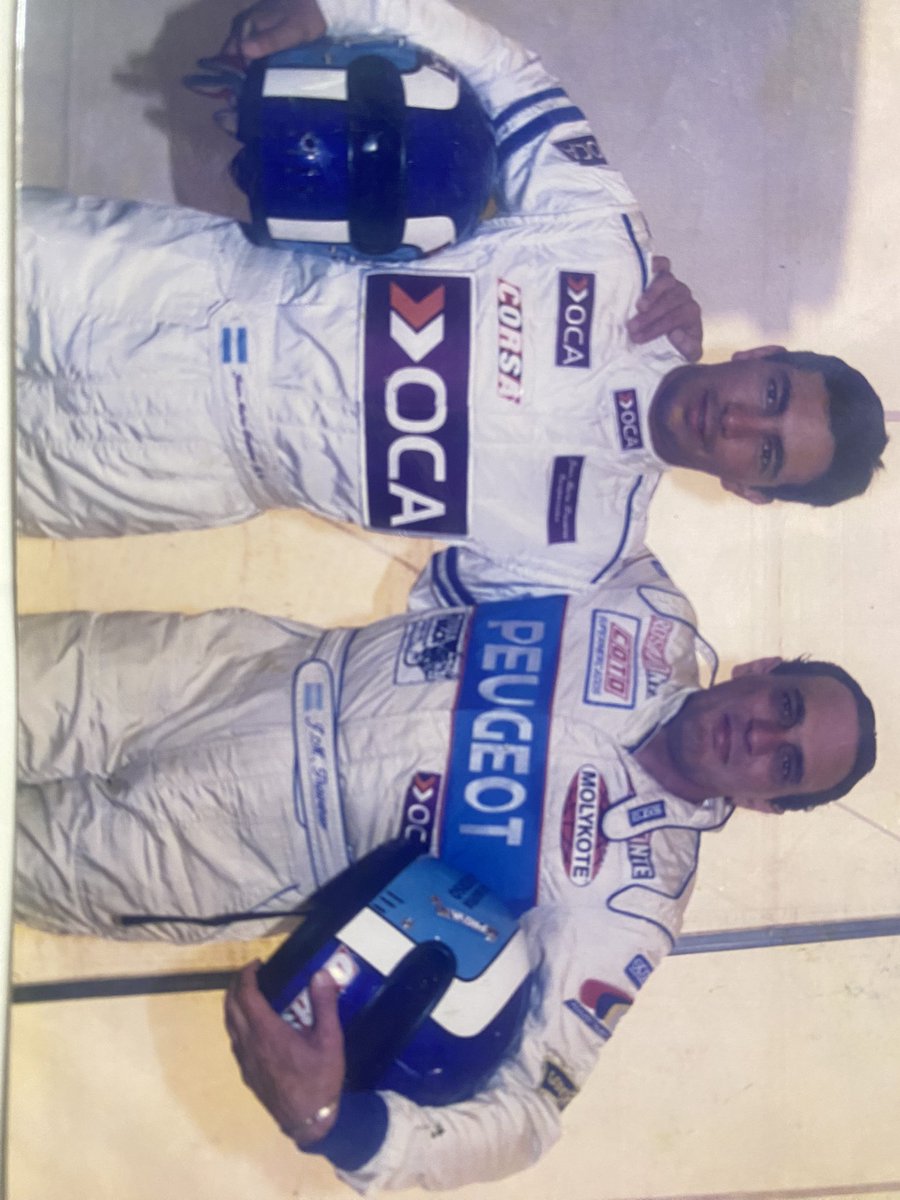 Buscando encontré esta linda foto y espectacular momento vivido junto al mas grande, El Flaco.