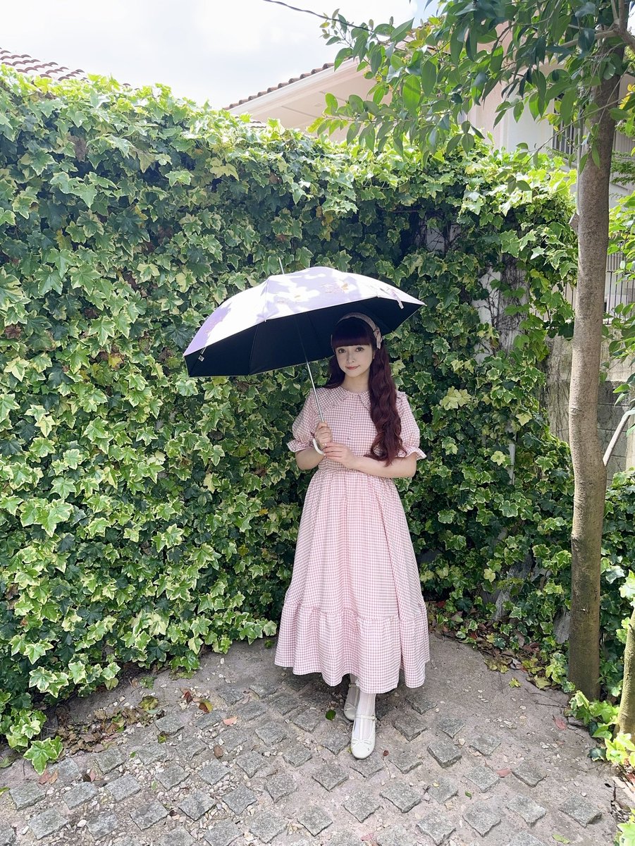 今回の防水パンプスは、雨の日だけではなく、晴れの日も使えるデザイン
