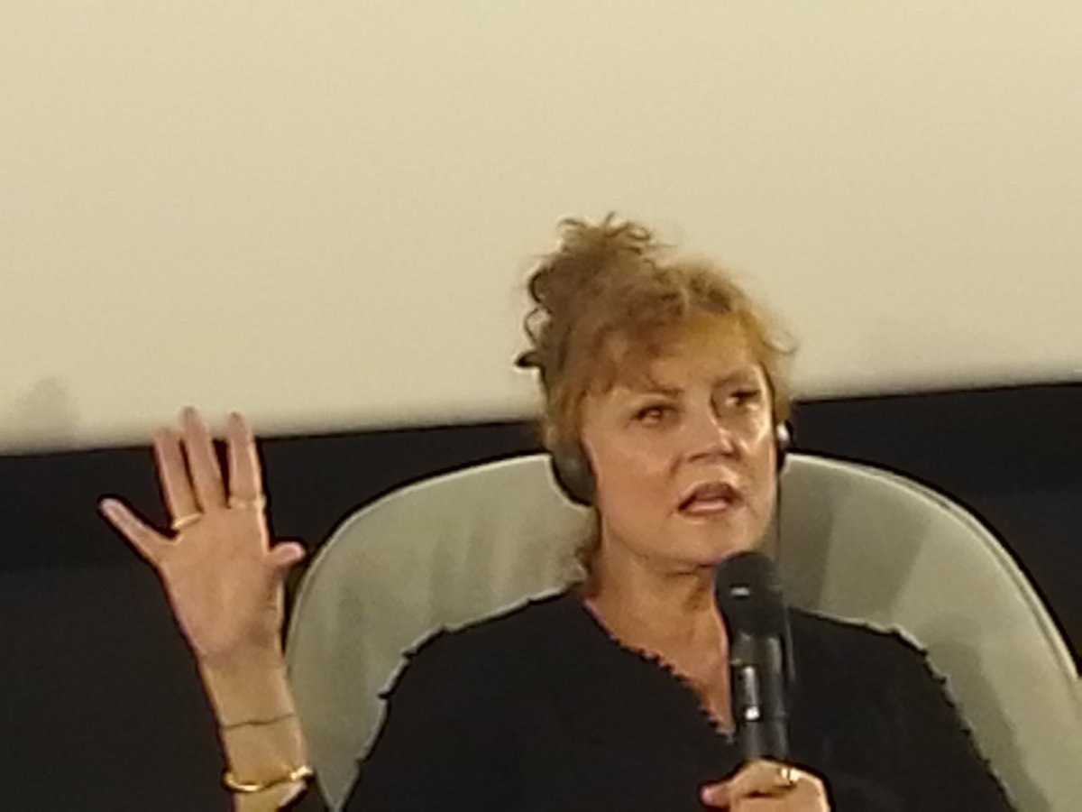 ALEXUNE's tweet image. Susan Sarandon en la Academia de cine reunión con los academicos