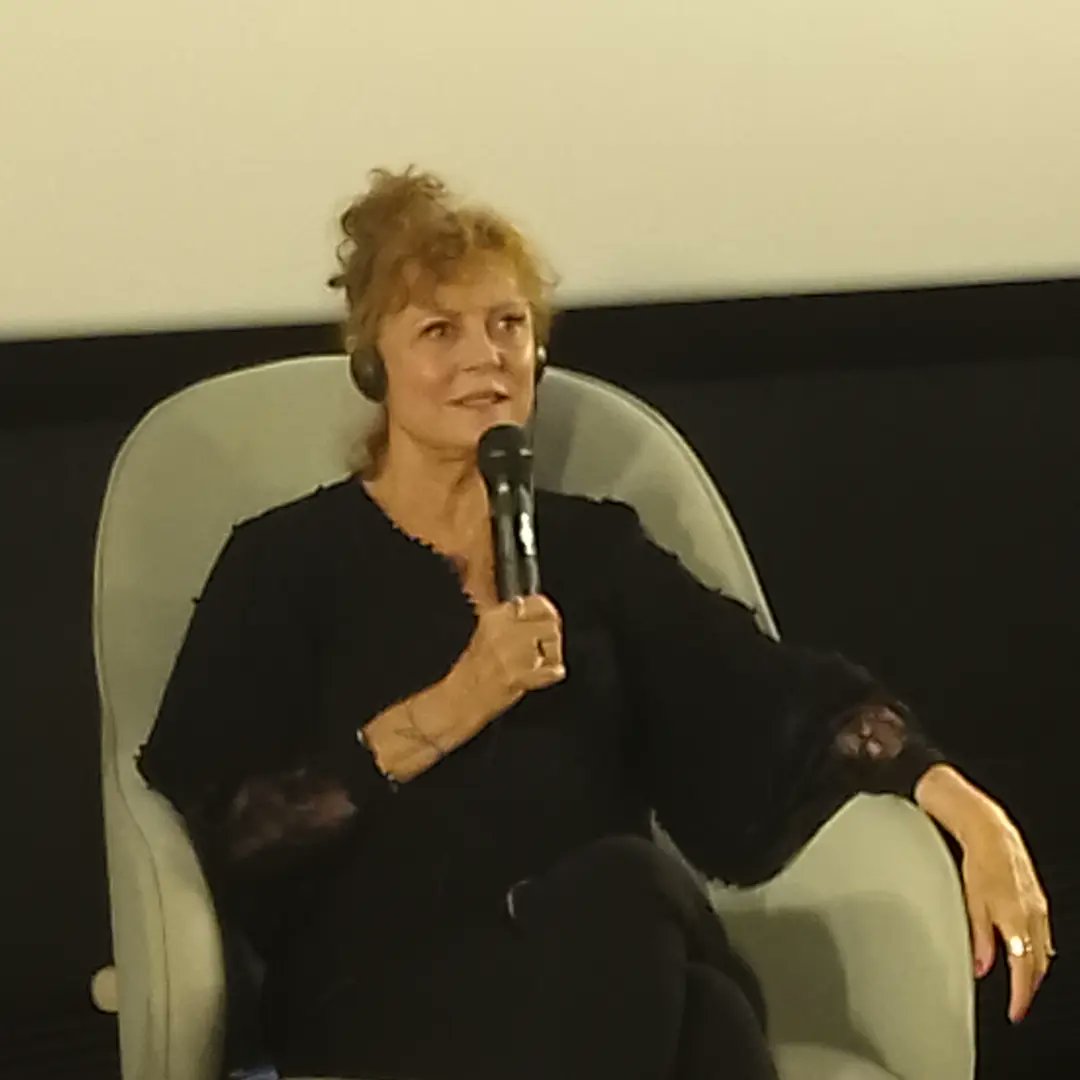 ALEXUNE's tweet image. Susan Sarandon en la Academia de cine reunión con los academicos