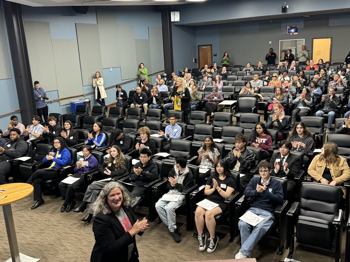 WSUCorpRel's tweet photo. Celebrating @BoeingWA #STEMsigningday with high school grads from across the state who are committing to pursuing degrees in STEM, including some #futurecougs! https://t.co/xQveEhabMq