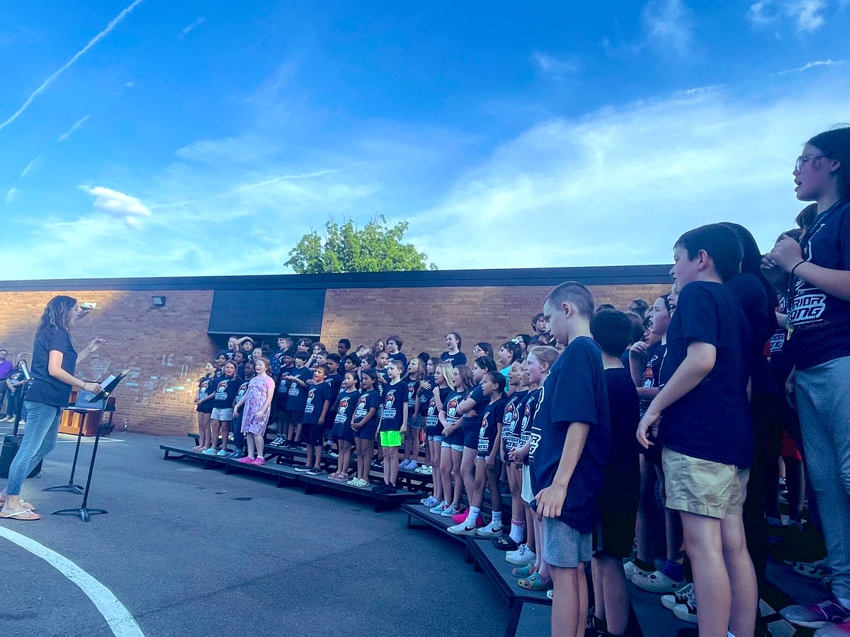 JAnconaLHS's tweet photo. A beautiful evening for an outdoor concert! Thank you to our families and staff for a wonderful celebration of our students. #LEWarriors https://t.co/08oMj4Ia0b
