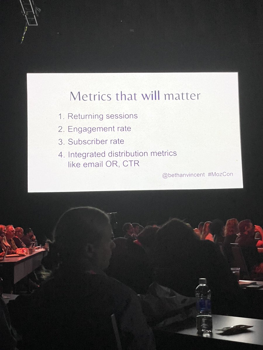 HeyAmyHeath's tweet photo. Bethan Vincent explaining trust signals and predictable change: you cannot follow what marketers have done in the past and expect it to work in a future that is different. #mozcon @BethanVincent @Moz https://t.co/95nOmHPB63