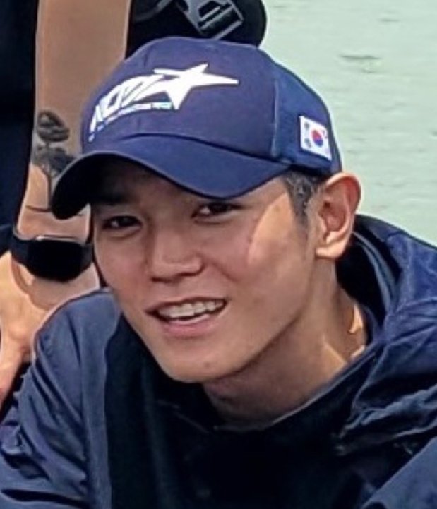 พี่แทยงกลับมาจัดฟันใหม่จิงด้วย! พี่เคยบอกในคอลไซน์อยู่ว่ายังจัดไม่เสร็จดี ตอนเดต้องถอดออก เลยมีแพลนว่าจะจัดใหม่ สรุปมาจัดช่วงเข้ากรม กลายเป็นหนุ่มนาวีจัดฟัน หล่อมากกกㅠ ㅠ