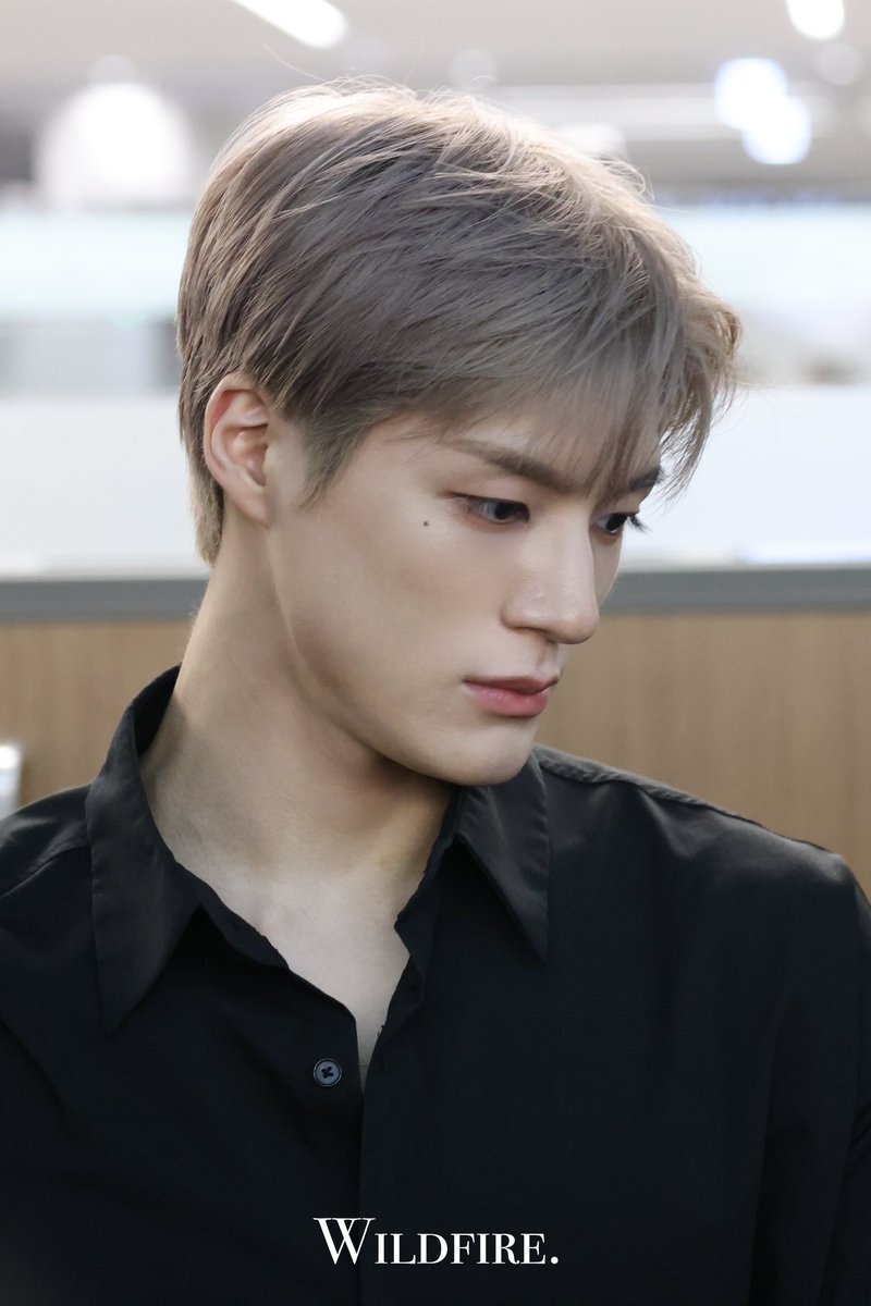 jungshasa's tweet photo. perfect side profile 🫠 https://t.co/Mi52yjtfmB