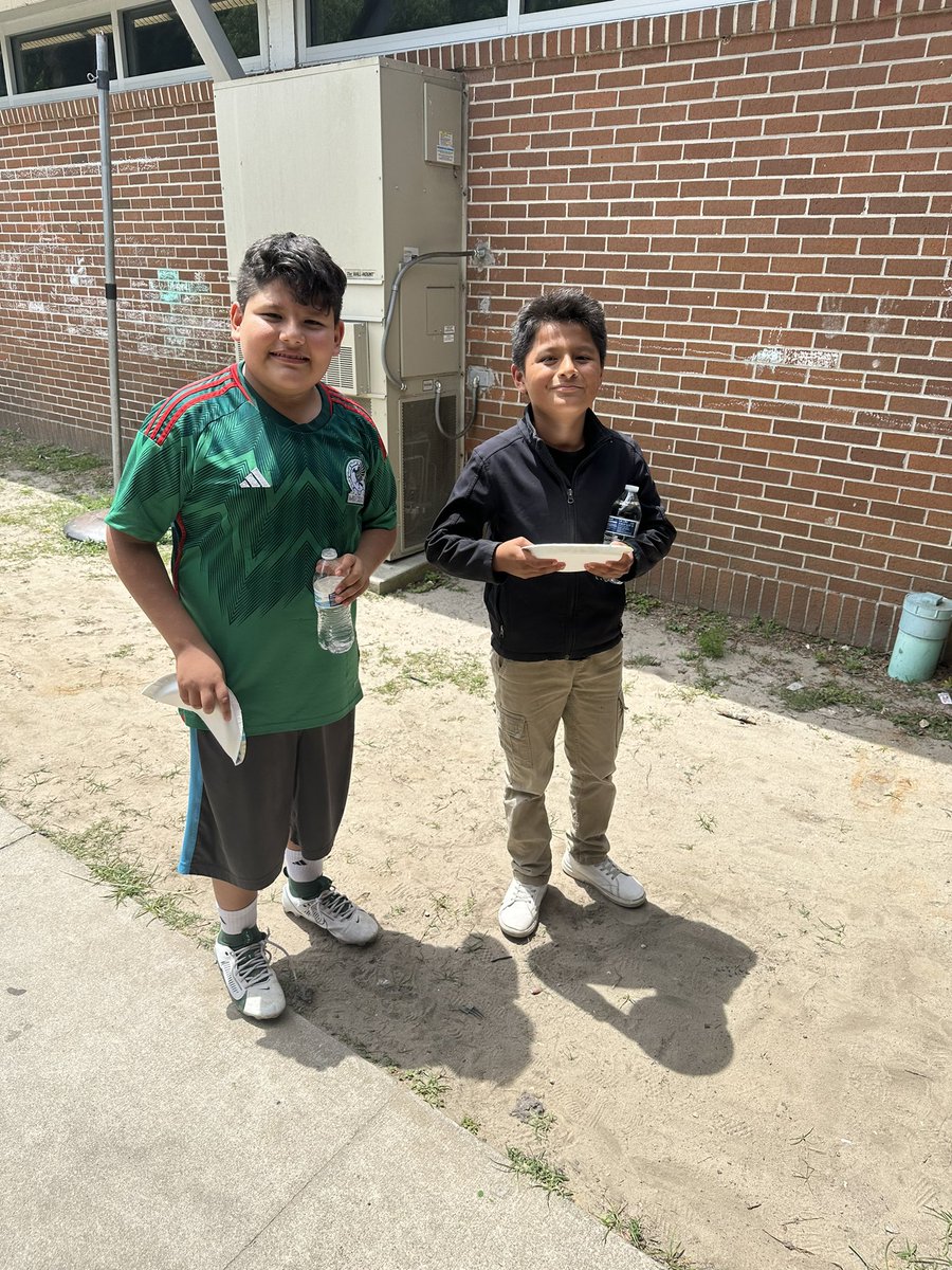 The 5th graders had a blast at their 5th grade picnic! #angeloakes