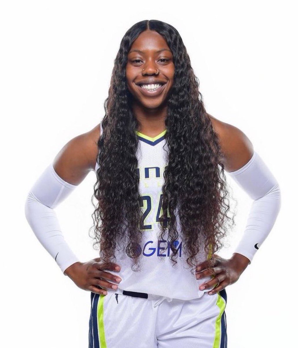 TheHoopCentral's tweet photo. Arike Ogunbowale this season:

25 PTS - 3 REB - 7 AST
35 PTS - 5 REB - 3 AST
24 PTS - 3 REB - 2 AST
40 PTS - 7 REB - 4 AST
20 PTS - 5 REB - 5 AST
21 PTS - 4 REB - 7 AST
21 PTS - 6 REB - 6 AST

🔥 https://t.co/RTQXQBRRQc