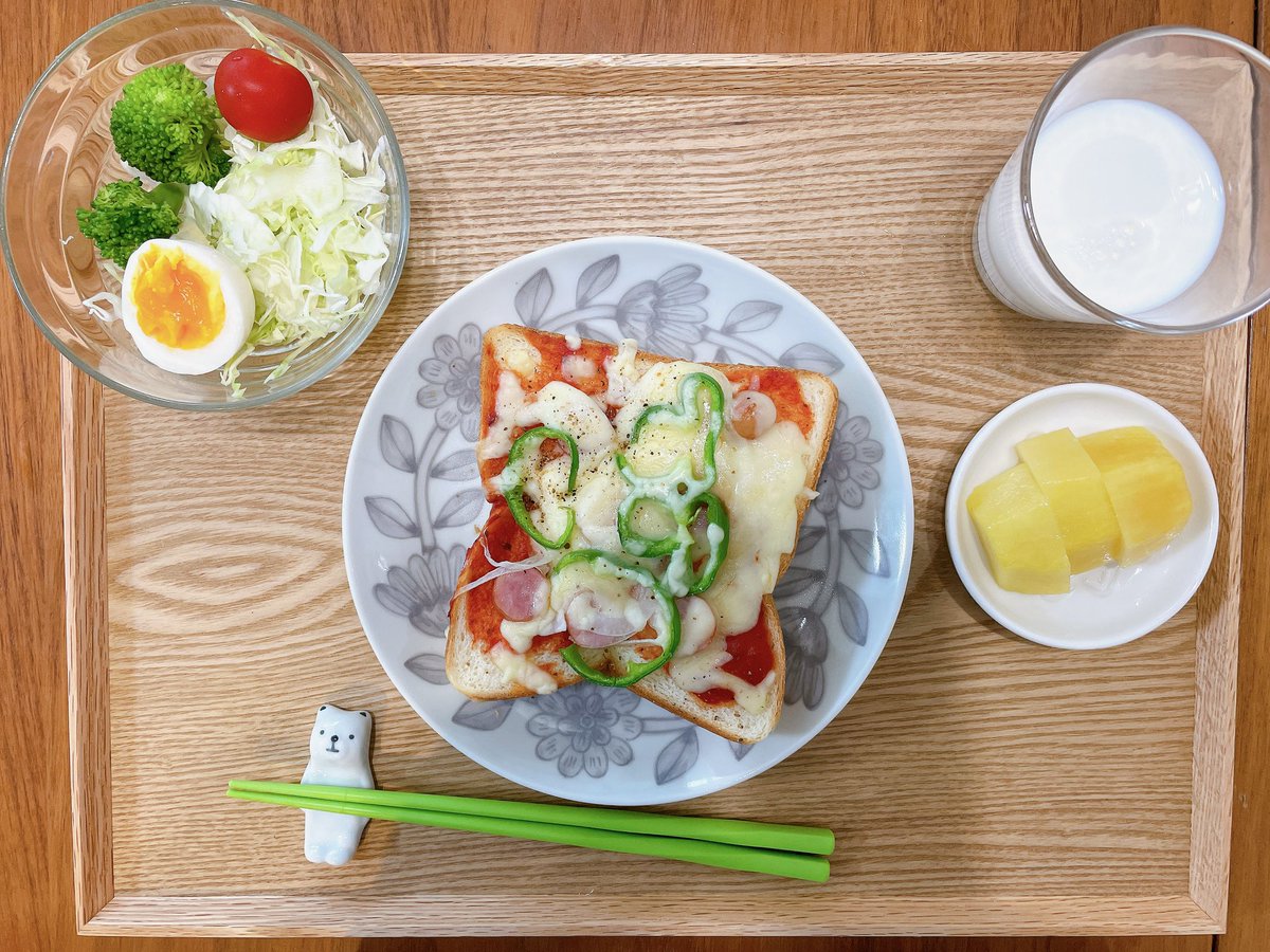soccmama's tweet photo. おはようございます☀
たまに出てくる朝ごはん🥚

トーストは美味しいけど朝食べるのに時間がかかる...(いつも15分目安で食べてます)
との事であまりリクエストされません😂

食事量について
次男は長男の8割くらいで盛り付けてるけどそろそろ同量にしていきたい。
#朝ごはん
#おうちごはん
#小学生 https://t.co/sQa0UMXBP5