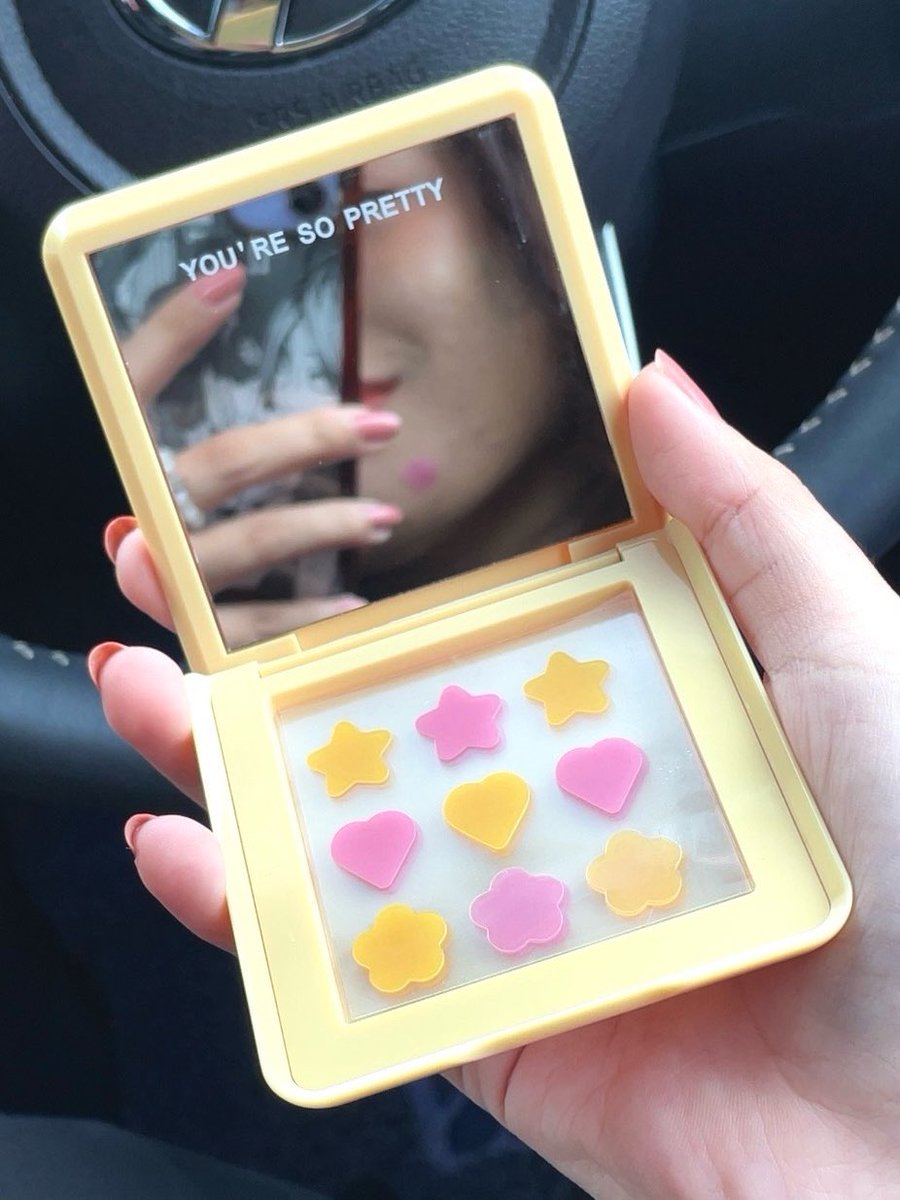 yanaazmill's tweet photo. From someone who's dealing with active acne, meh sini I nak share my experience and its effectiveness after using @tatagaltier's acne patches! 

#PoppyFlip💛🩷 https://t.co/Mjtzyu5qHQ