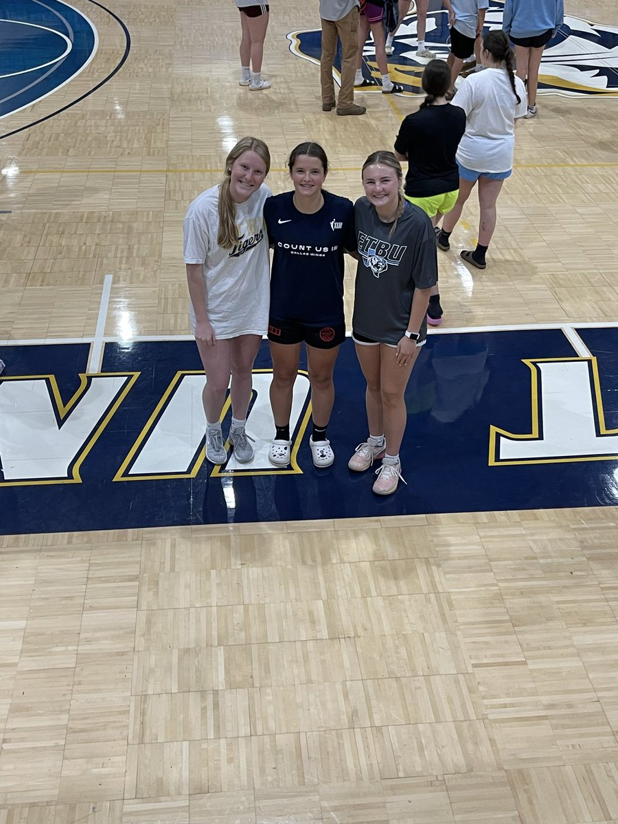 Elizabeth Griffin tweet media