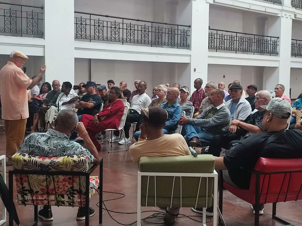 🎵 Bochinche Salsero en Casa Bicentenario reunió a maestros como Nelly Ramos, Pedro Palacios  y más, con más de 60 años de trayectoria.

 Los percusionistas Maestros Honorarios de Unearte se sintieron agasajados.🪘🥁

 ¡Merecido reconocimiento! 👏🎶🥁
#AfirmativosYPaLante #CNEH