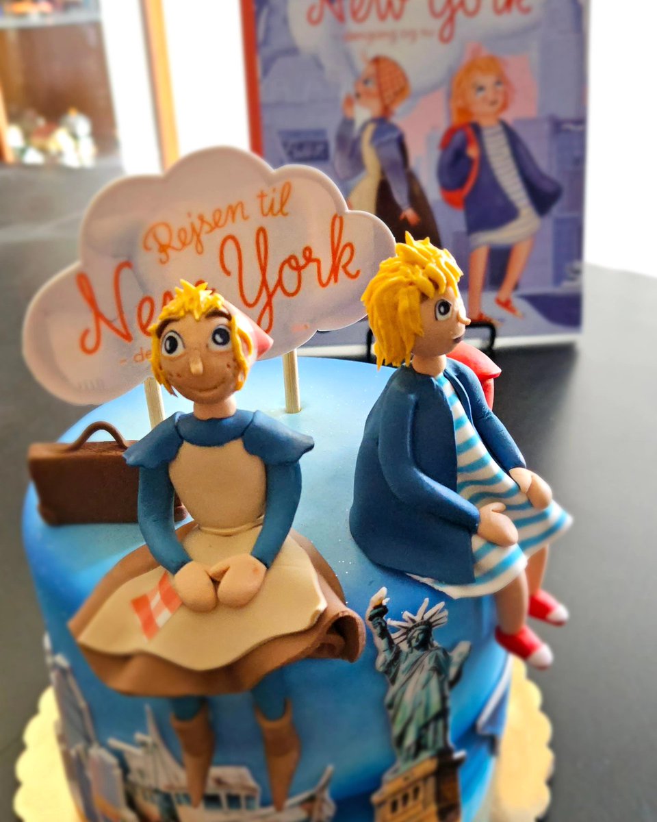 CatrineKyster's tweet photo. PB debut book release today, and I celebrated with this lovely cake! "Rejsen til New York - dengang og nu" (The Journey to New York - Then and Now) from Gads Forlag, illustrated by Signe Gabriel #immigrationhistory #NYC #newyorkhistory #danishamerican #bookcake #bookbirthday https://t.co/jnVJhVG5WC