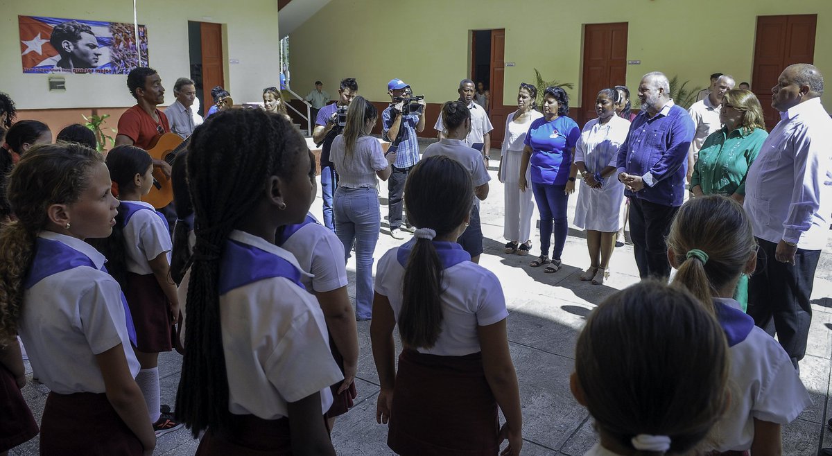 Con mucho cariño fuimos recibidos por pioneros y maestros de la Escuela Primaria Julio A. Mella en Sancti Spíritus. Allí conocimos sobre las acciones de reparación y mantenimiento ejecutadas en instituciones del sector a propósito del 510 aniversario de la Villa.
#GenteQueSuma