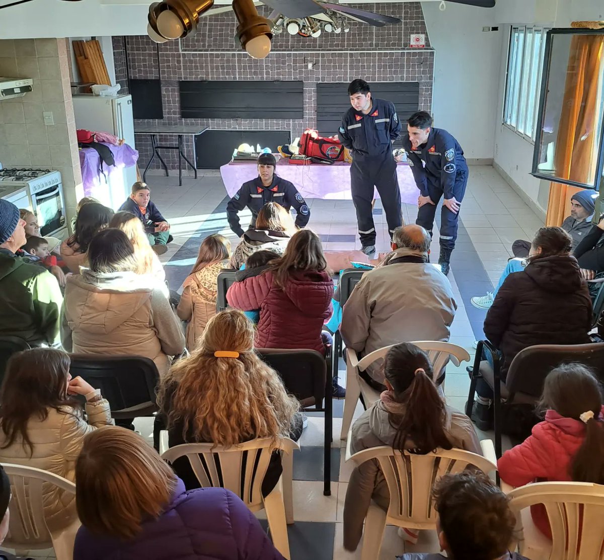 BomberosRTilly's tweet photo. ¡Agradecemos a todas las personas que se acercaron el domingo a la muestra en el Cuartel!
¡Hermosa jornada compartida con la comunidad! https://t.co/LypqT0tCth