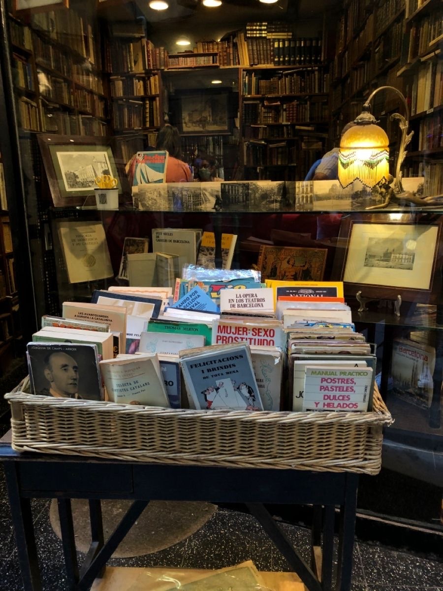 poeticalphotos's tweet image. crowded with books