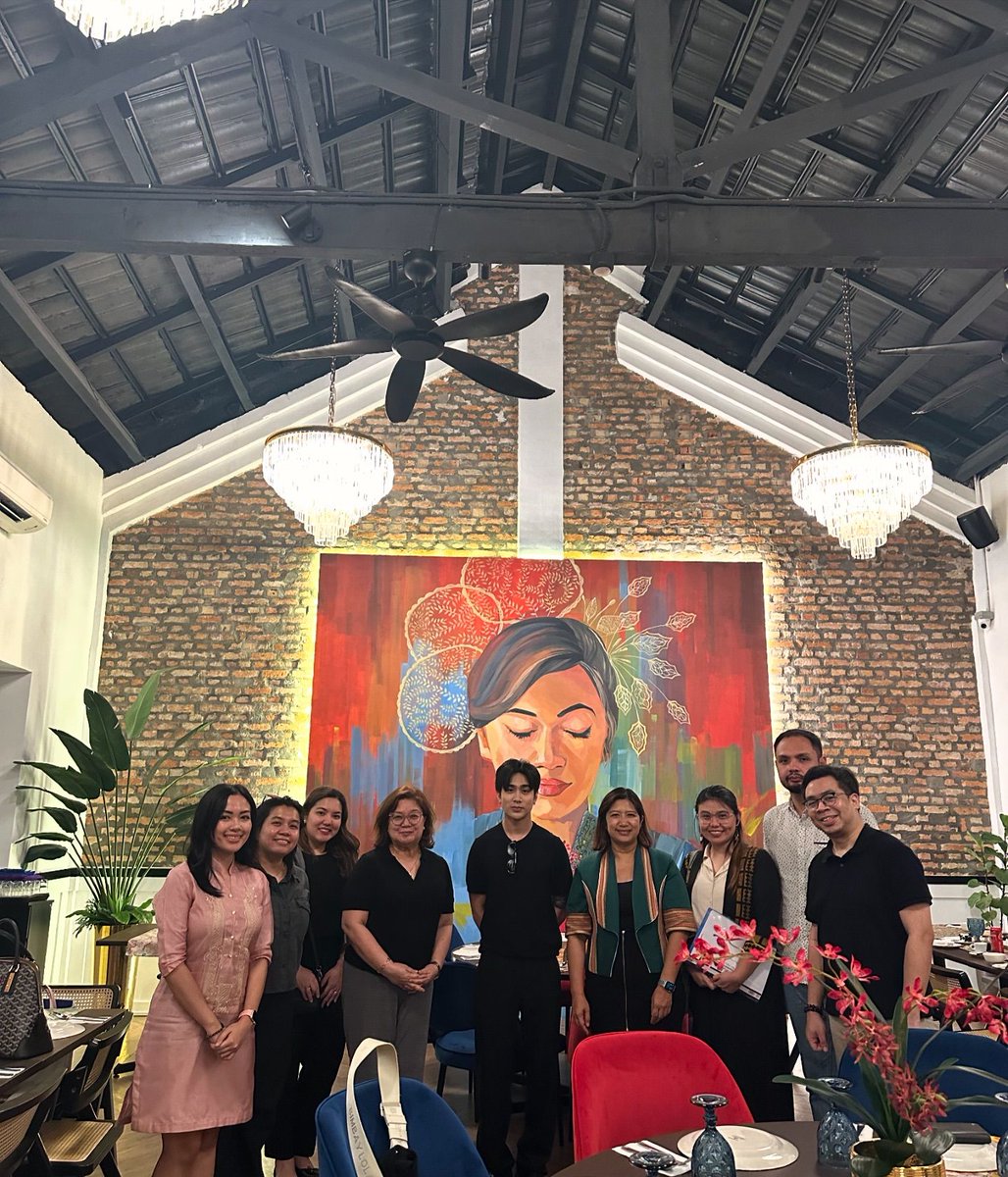 SB19ID's tweet photo. [🖼️] 040624 meeechacarolino Instagram 

Ms. Micha Carolino from the Philippines Embassy posted some dinner photos with Josh Cullen in Kuala Lumpur. Thank you for taking care of Josh!

@JoshCullen_s #JOSHCULLEN
#JCS_inNCCAKL #sentrorizalph #sentrorizal https://t.co/Z00z4hieI8